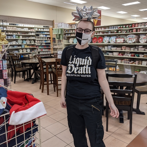 Meet your Posher, Iris - Picture 3 of 16